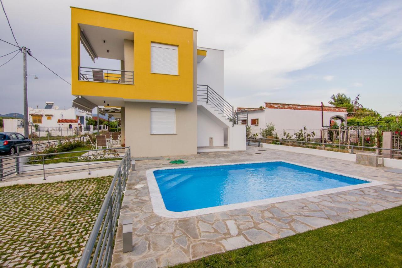 Danai Residential Complex Ofrinion Exterior photo